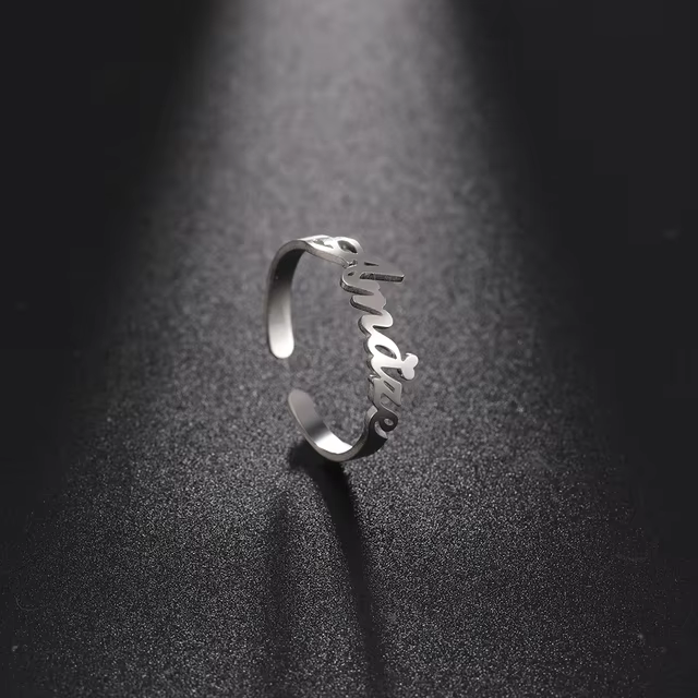Personalisierter Ring mit 1 bis 4 gravierten Vornamen